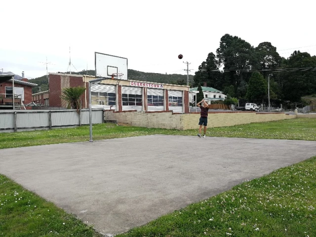 Profile of the basketball court Single Hoop, Asphalt, plain ground, with net!, Queenstown, Australia