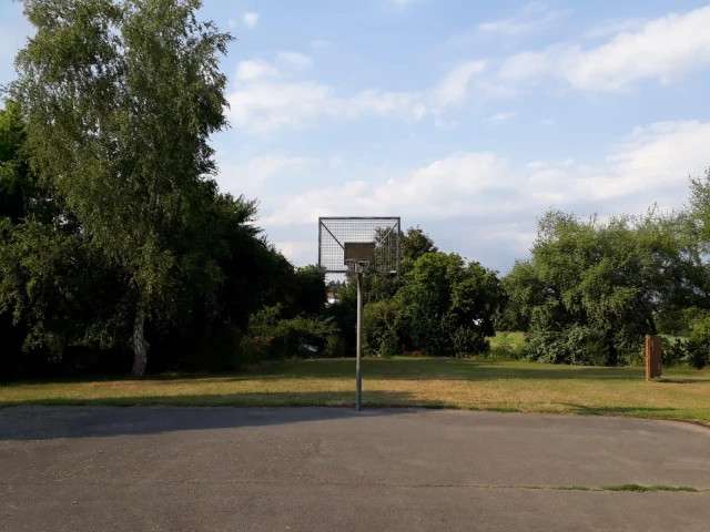 Profile of the basketball court Basketballplatz bei Schwimmbad, Mühltal, Germany