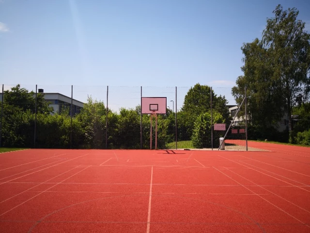 Profile of the basketball court Jean-Hotz-Strasse, Nänikon-Greifensee, Switzerland