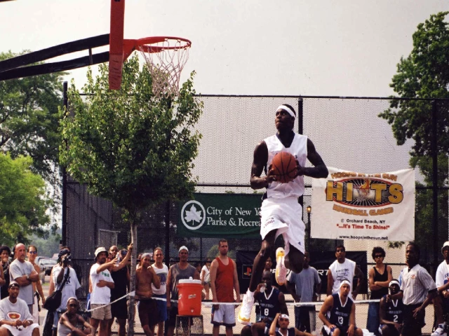 Smush Parker throws it down at 2003 All-Star Weekend.