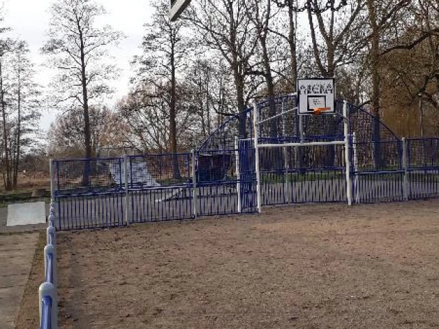 Profile of the basketball court Sandplatz,2 Körbe, Röbel/Müritz, Germany