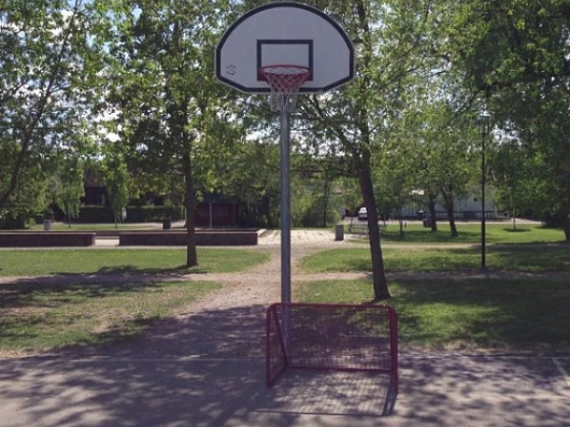 Profile of the basketball court Vårflodsparken, Enskede, Sweden