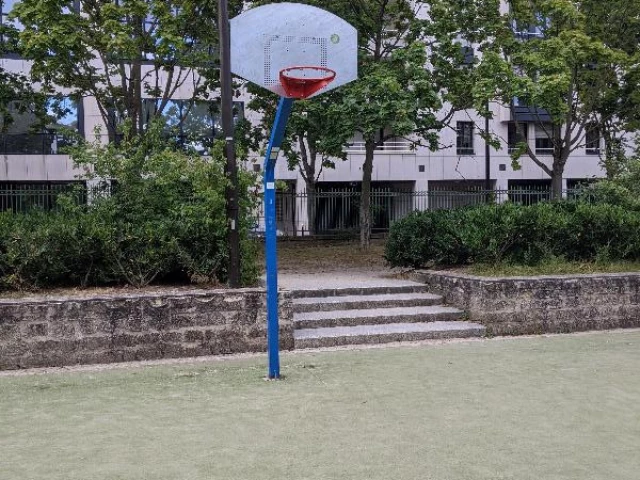 Profile of the basketball court Henri Farman, Boulogne-Billancourt, France