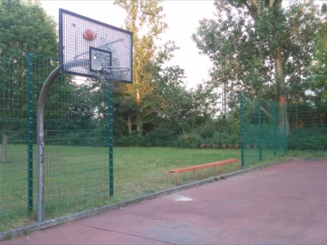 Profile of the basketball court Korbanlage auf Bolzplatz, Guben, Germany