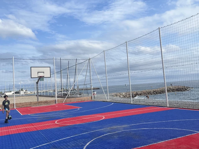 Profile of the basketball court Plage du Port du Cros Basketball Court, Cagnes-sur-Mer, France