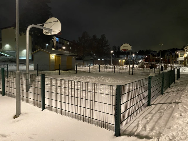 Basketball Court - Höglundaskolan