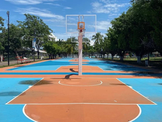 Profile of the basketball court Parque Municipal de Puerto Vallarta, Puerto Vallarta, Mexico