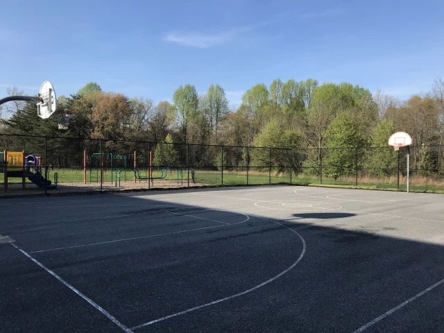 Profile of the basketball court Seven Oaks Elementary, Odenton, MD, United States