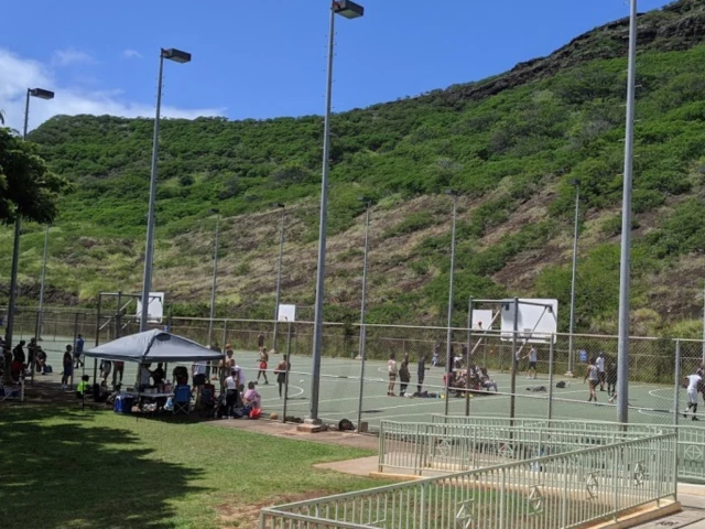 Profile of the basketball court Salt Lake District Park, Honolulu, HI, United States