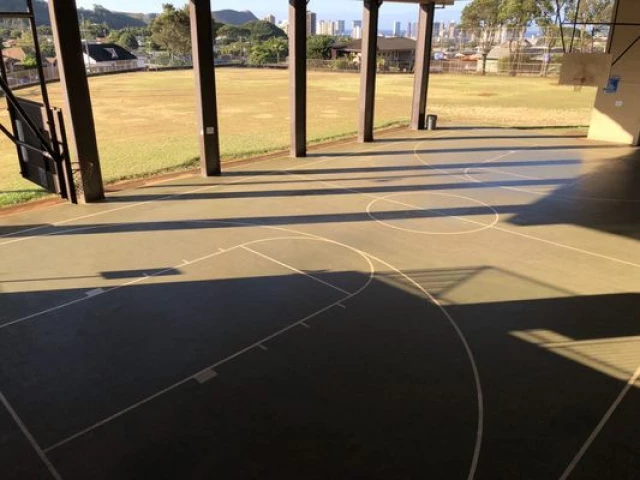 Profile of the basketball court Puʻunui Community Park, Honolulu, HI, United States