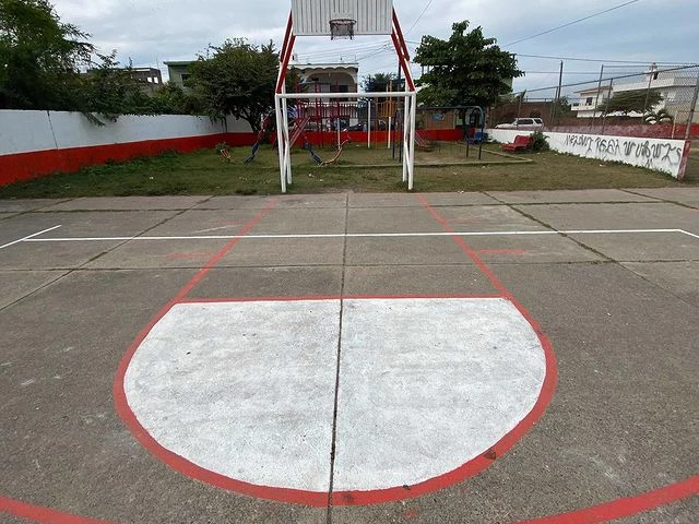 Profile of the basketball court Parque De Guadalupe Victoria, Puerto Vallarta, Mexico