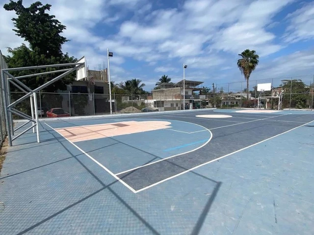 Profile of the basketball court Parque La Floresta, Puerto Vallarta, Mexico