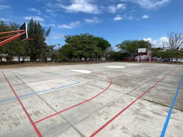 Profile of the basketball court Parque Rancho Alegre, Puerto Vallarta, Mexico