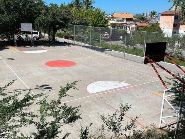 Profile of the basketball court Paseo De Las Palmas, Puerto Vallarta, Mexico
