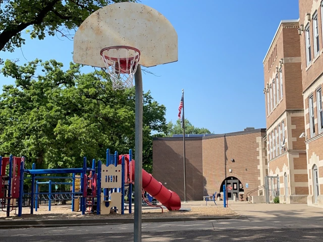 Profile of the basketball court Kenwood Elementary School, Minneapolis, MN, United States