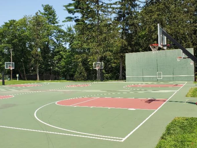 Profile of the basketball court Pin Ridge park, Rye Brook, NY, United States