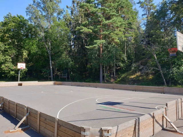 Profile of the basketball court Rudsjöparken, Nacka, Sweden