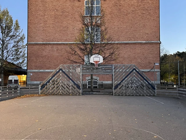 Profile of the basketball court Rosenborgskolan 1, Södertälje, Sweden