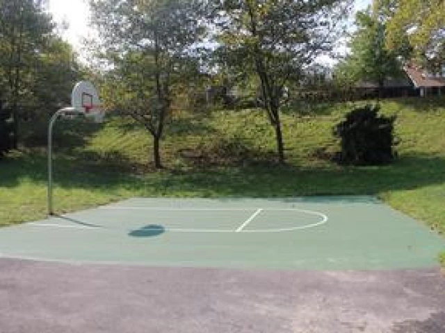 Profile of the basketball court Clifton Heights Park, St Louis, MO, United States