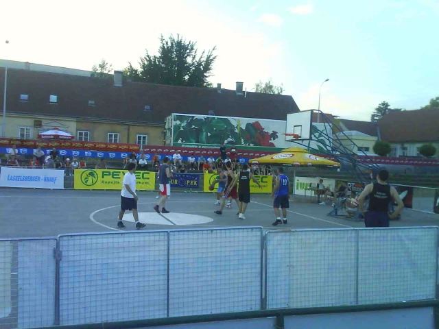 A streetball tournament at Bilogora Court.