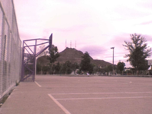 Profile of the basketball court Parque Urueta, Chihuahua, Mexico