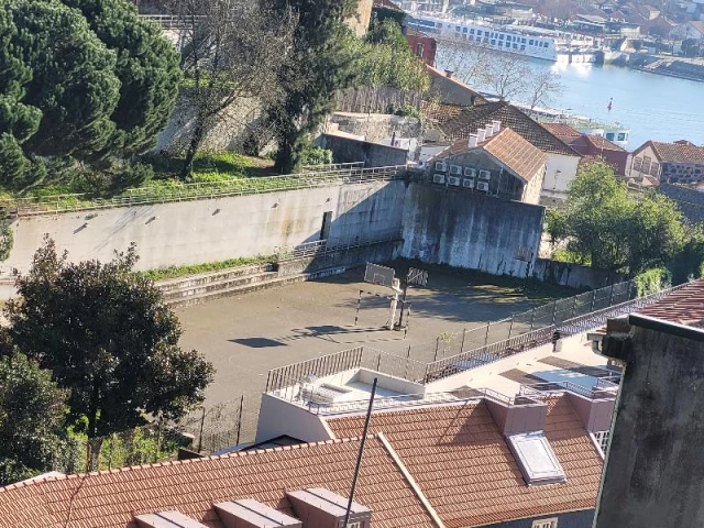 Profile of the basketball court Rua de Sao Pedro de Miragaia, Porto, Portugal