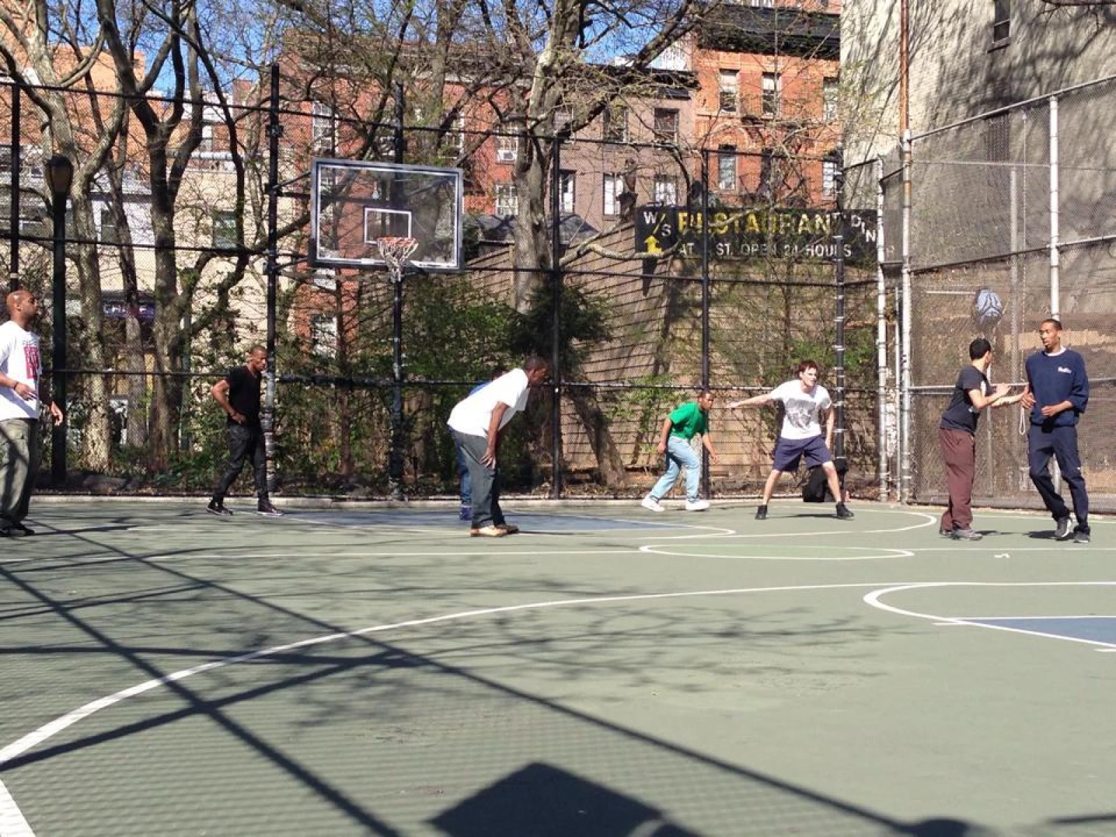 Las 10 mejores canchas de baloncesto al aire libre del mundo – Courts of  the World, image size:1600x1200