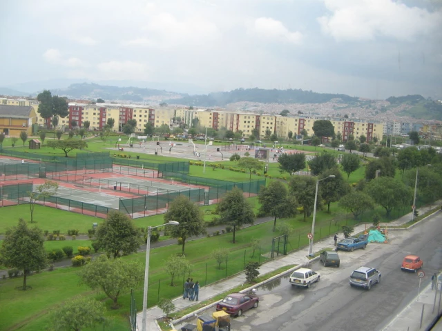 The basketball fields in Parque San Andres.