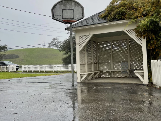 Profile of the basketball court Union Elementary School, Petaluma, CA, United States