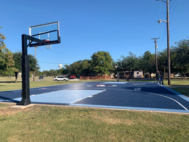 Profile of the basketball court Fitzhugh Park, McKinney, TX, United States