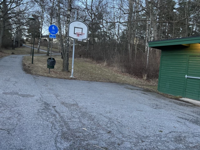 Profile of the basketball court Random Hoop, Skarpnäck, Sweden