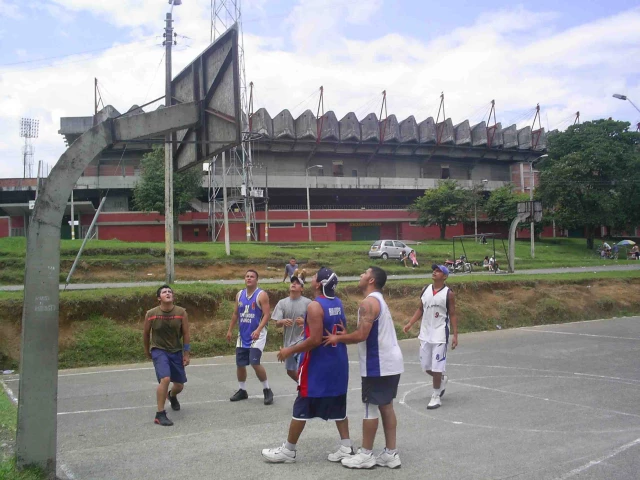 The basketball courts outside of Estadio Hernán Ramírez Villegas.