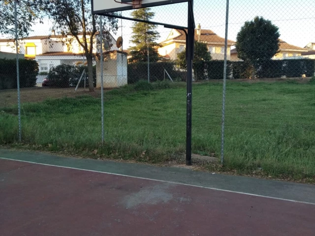 Profile of the basketball court Cancha Baloncesto Pontezuelas, Merida, Spain