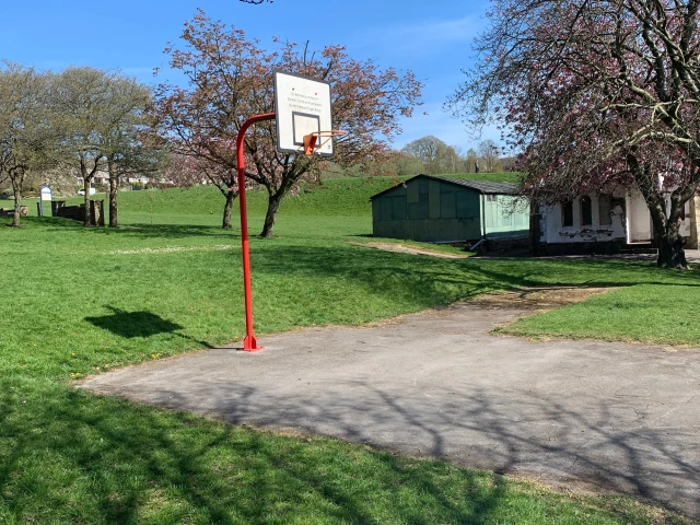 Profile of the basketball court Silsden Park Basketball Hoop, Keighley, United Kingdom