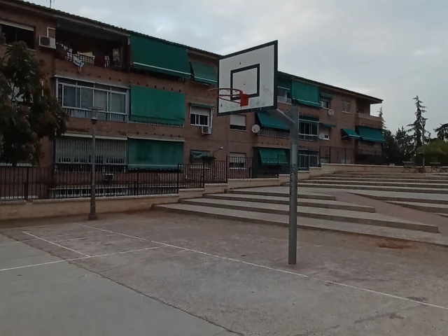 Profile of the basketball court Public Basketball Court (Pista de Baloncesto), Granada, Spain