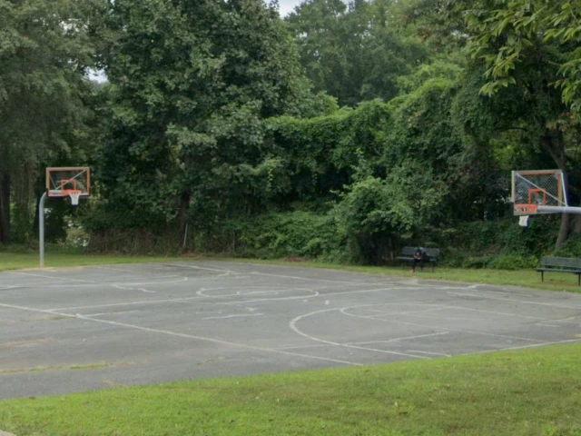 Profile of the basketball court English Manor Neighborhood Park, Rockville, MD, United States