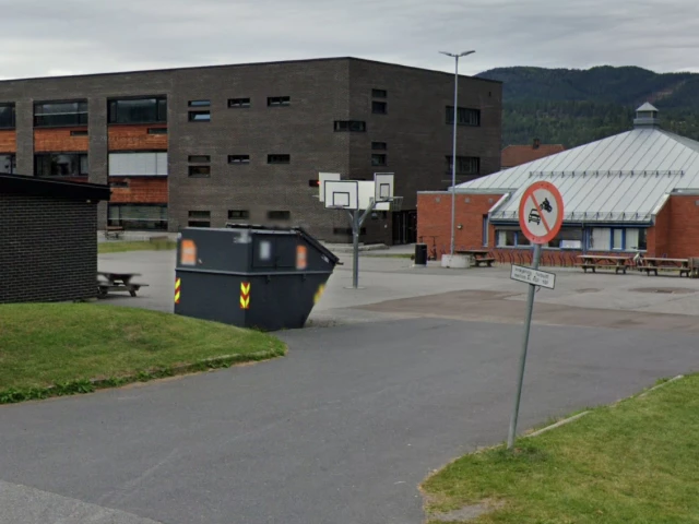 Profile of the basketball court Veiavangen ungdomsskole, Mjøndalen, Norway