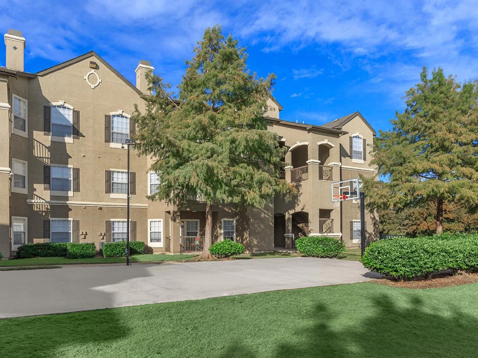 Frisco, TX Basketball Court Wade Crossing Apartment Homes Courts of