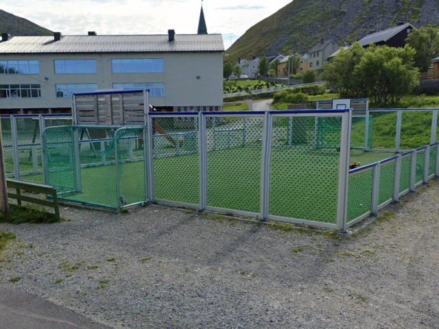 Profile of the basketball court Kjøllefjord skole multibane, Kjøllefjord, Norway