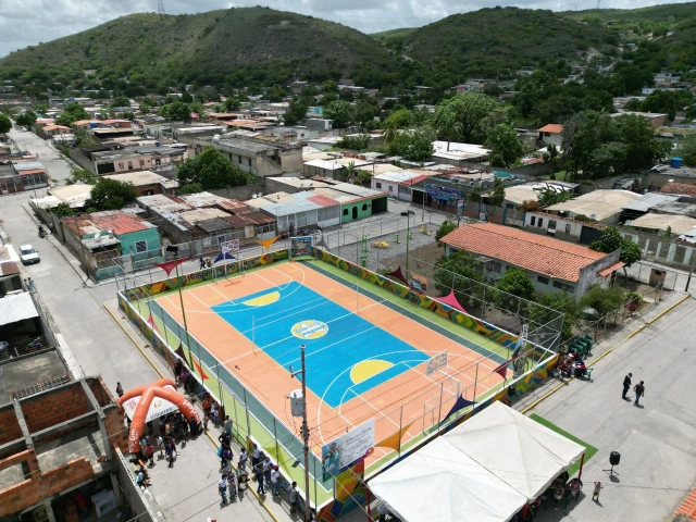 Profile of the basketball court Cancha de tierra negra, Barquisimeto, Venezuela