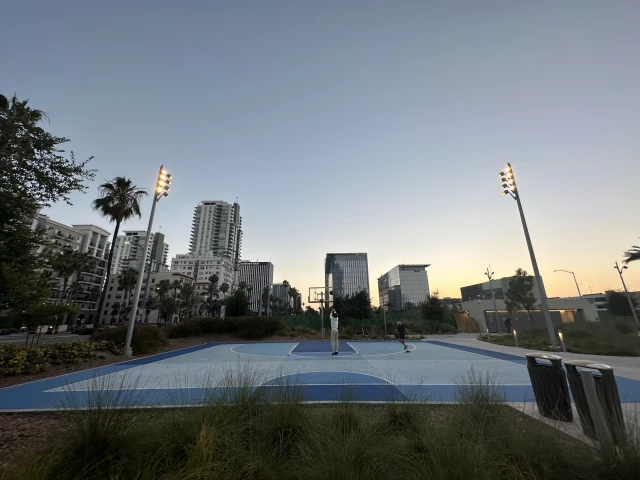 Profile of the basketball court Lincoln Park, Long Beach, CA, United States