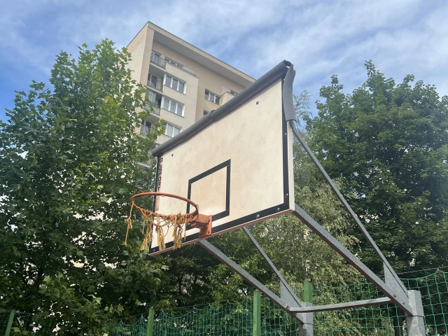 Profile of the basketball court XL Liceum Ogólnoksztalcace, Warszawa, Poland