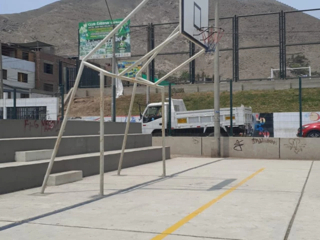 Profile of the basketball court Los pinos, La Molina, Peru