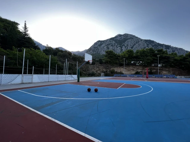 Profile of the basketball court Osnovna škola Gradac, Gradac, Croatia