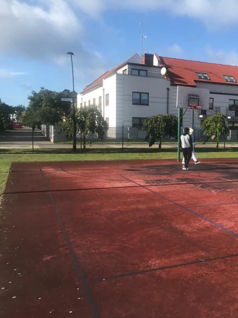 basketball court red