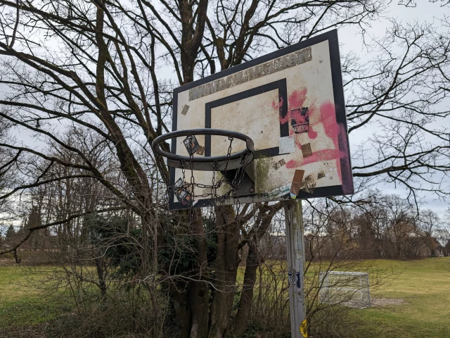 Profile of the basketball court Basketballkorb im Feldberg-Park, München, Germany