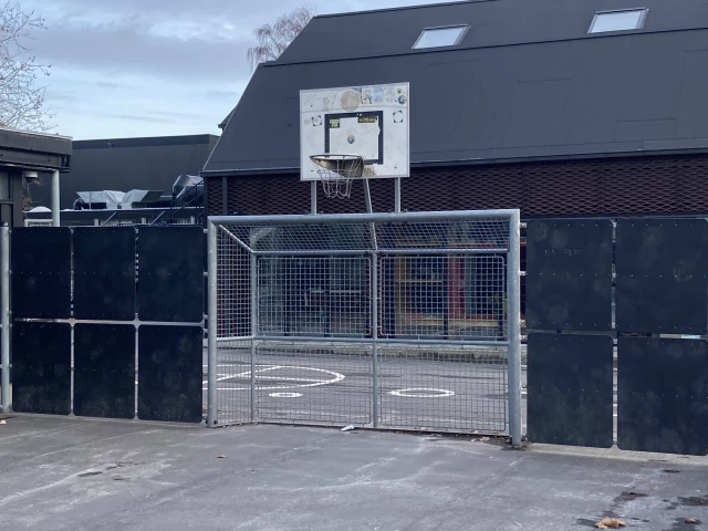 Profile of the basketball court Brøndbyvester skole full court, Brøndby, Denmark