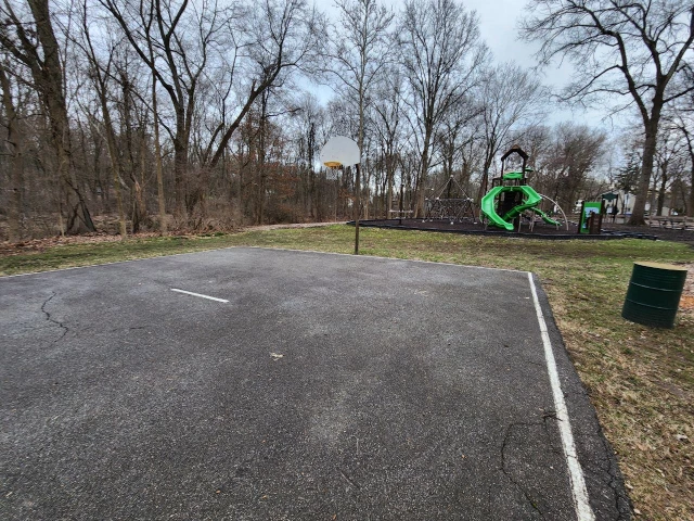 Profile of the basketball court Sgt. Thomas Deppa Memorial Park Playground, Wayne, NJ, United States