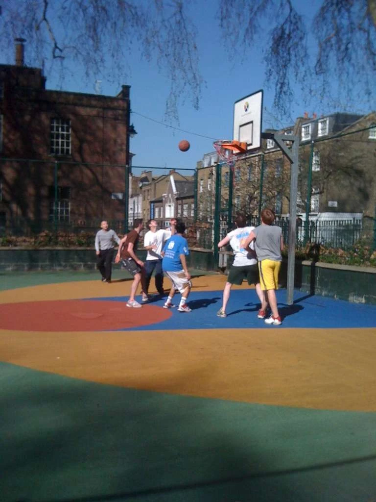 London Basketball Court: Argyle Square Public Basketball Court