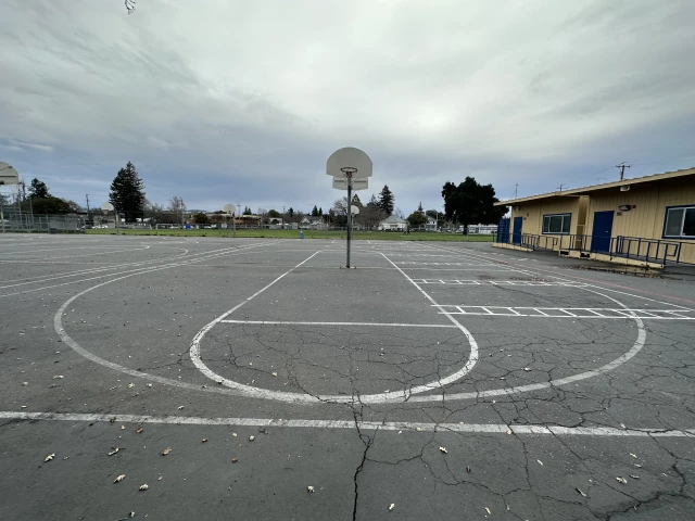 Profile of the basketball court Fremont Park, Santa Rosa, CA, United States